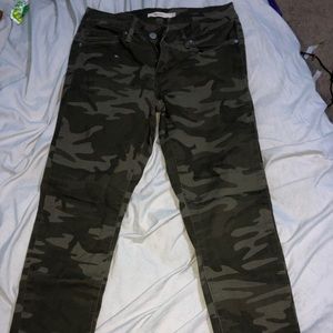 Camouflage jeans